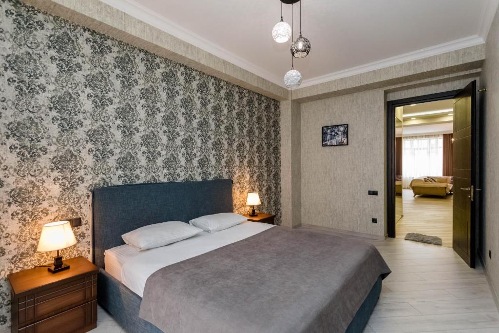 Luxury City Center Apartment room 2