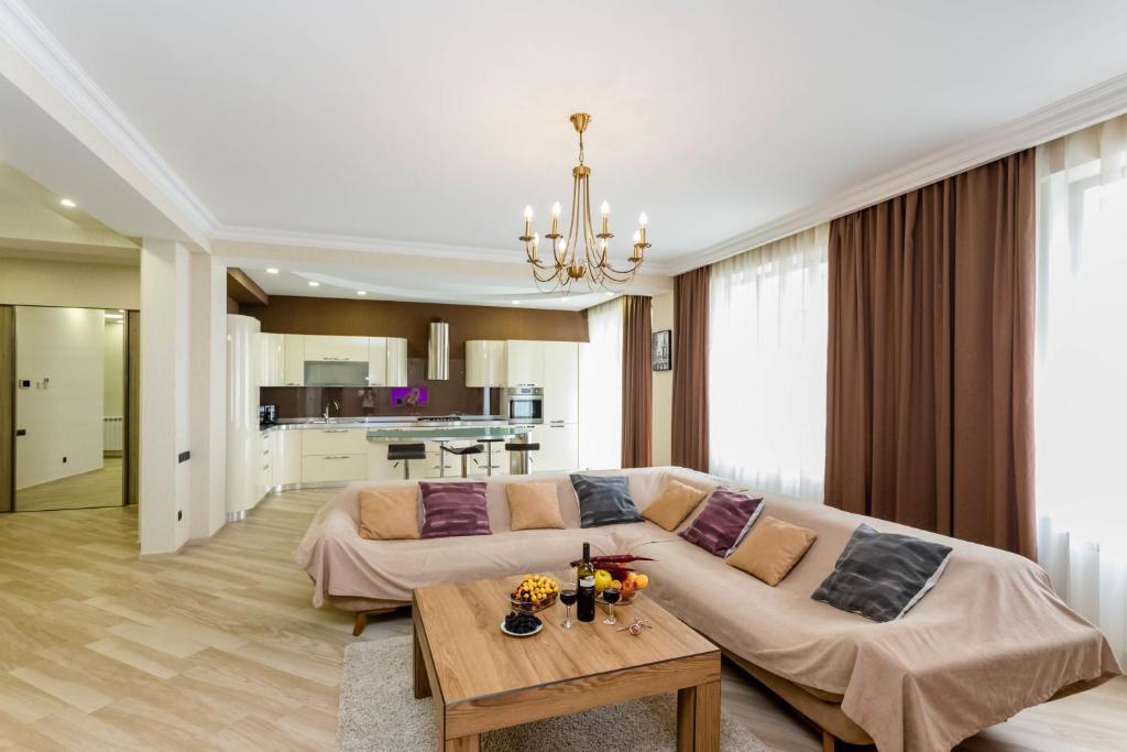 Luxury City Center Apartment room 4